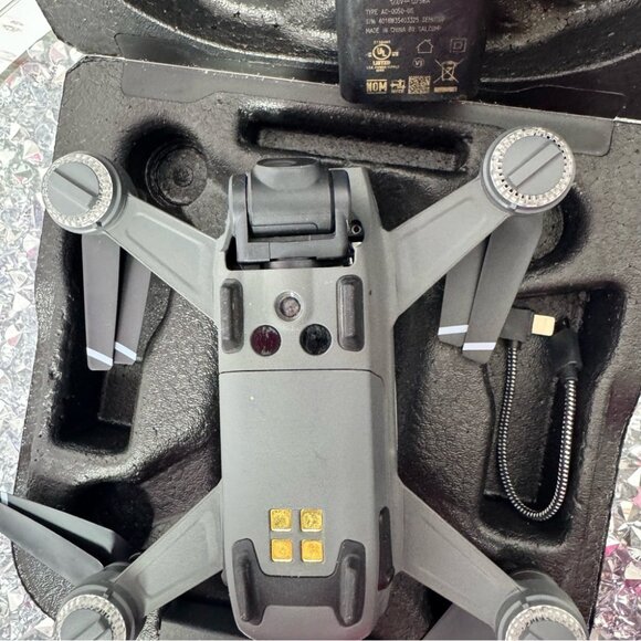 DJI spark drone case charging cable in box - Picture 8 of 14